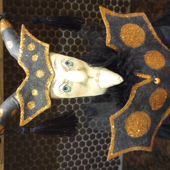 Halloween Witch Of Elegance - Picture 4 of 10